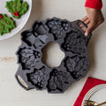 Lodge Seasoned Cast Iron Holiday Wreath Pan - Cookware Lid