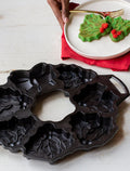 Lodge Seasoned Cast Iron Holiday Wreath Pan - Cookware Lid