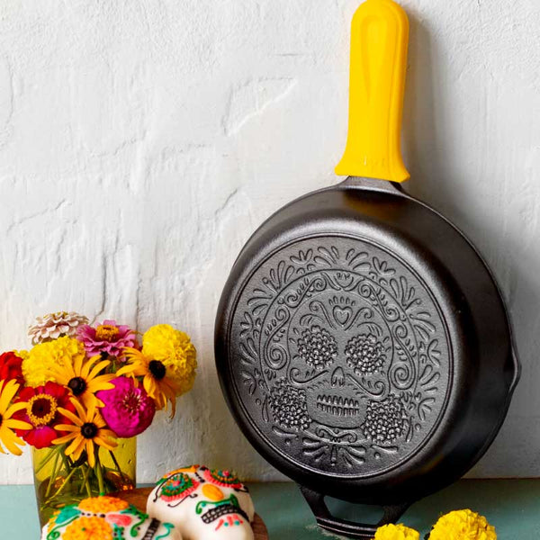 Lodge Seasoned Cast Iron Sugar Skull Skillet with Deluxe Handle Holder - Cookware Handle Accessory